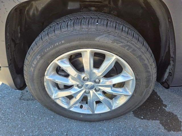 Used 2017 Jeep Cherokee Limited image 24