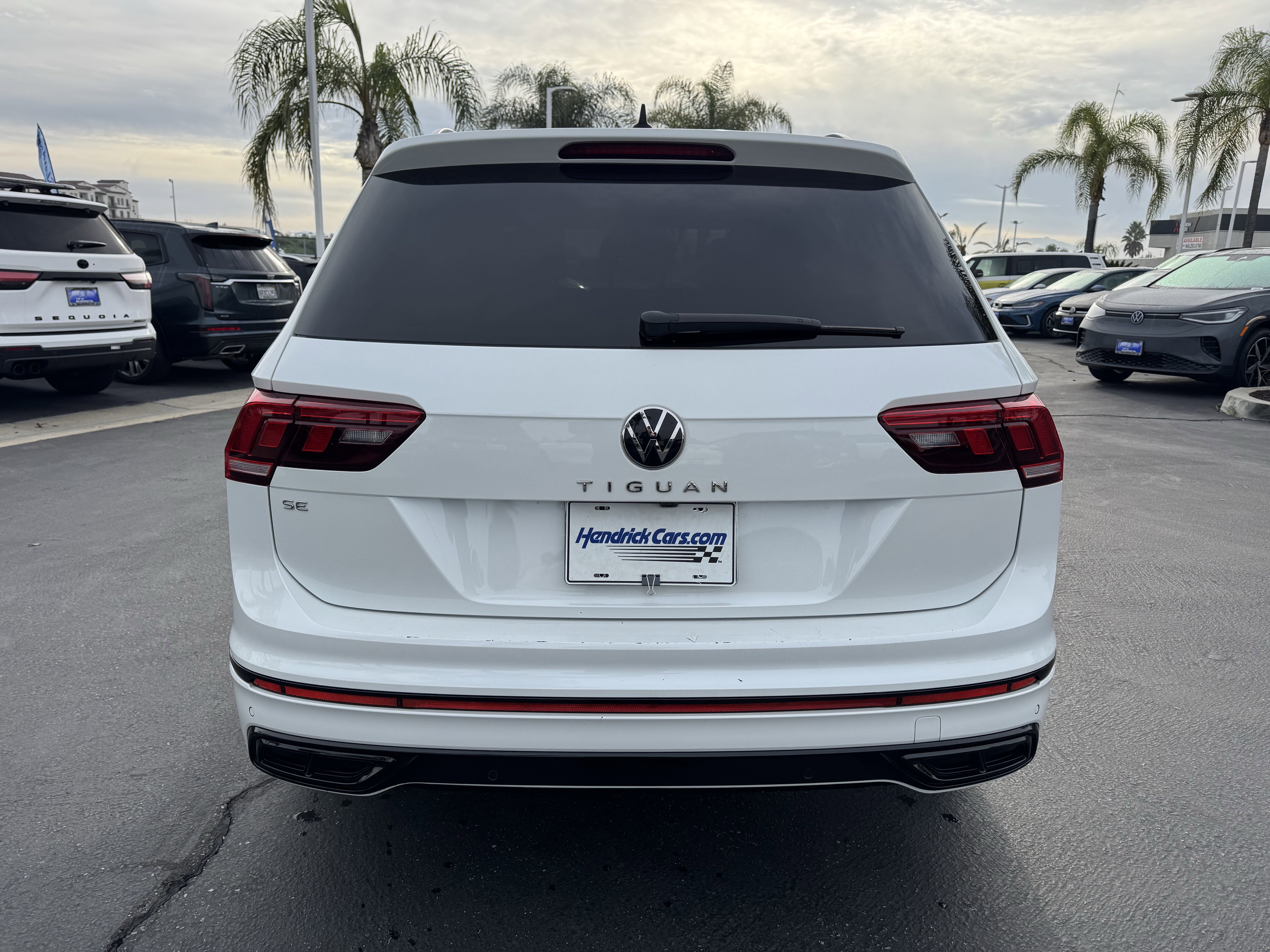 Used 2023 Volkswagen Tiguan SE R-Line image 9