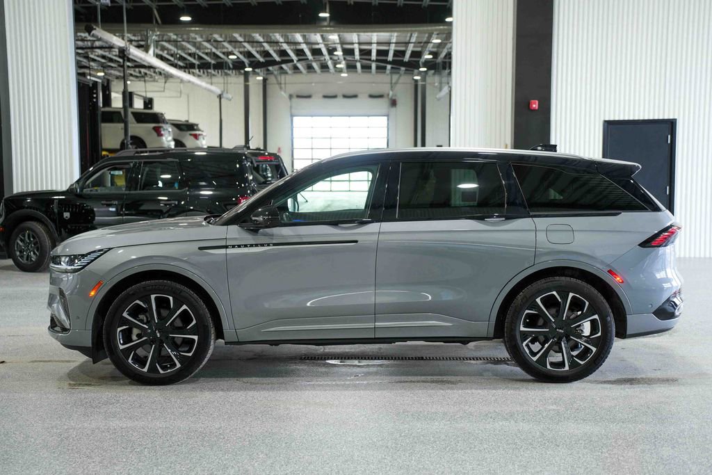 Used 2024 Lincoln Nautilus Reserve w/ Equipment Group 202A image 8