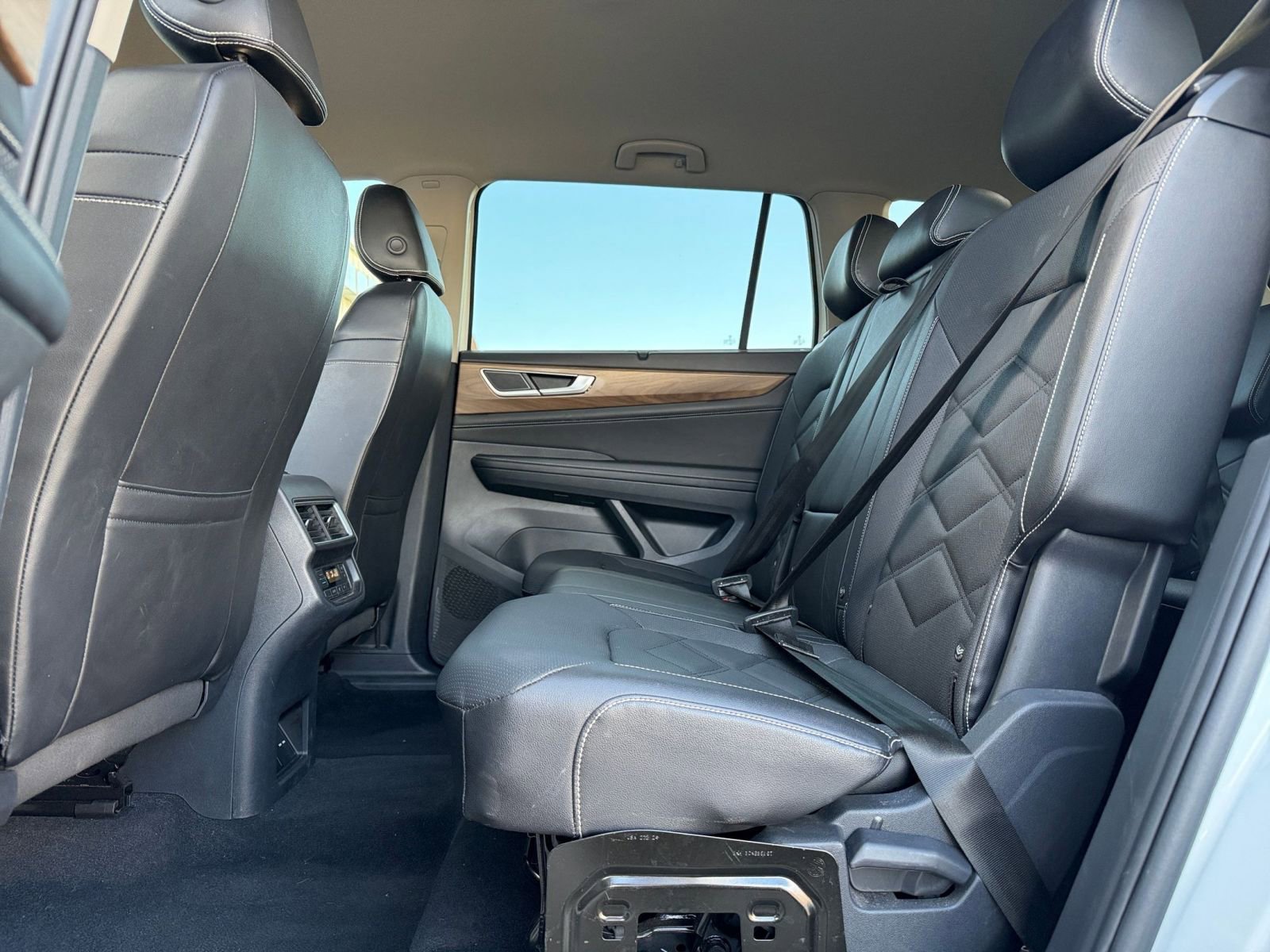 Used 2025 Volkswagen Atlas SE AWD/4WD image 28