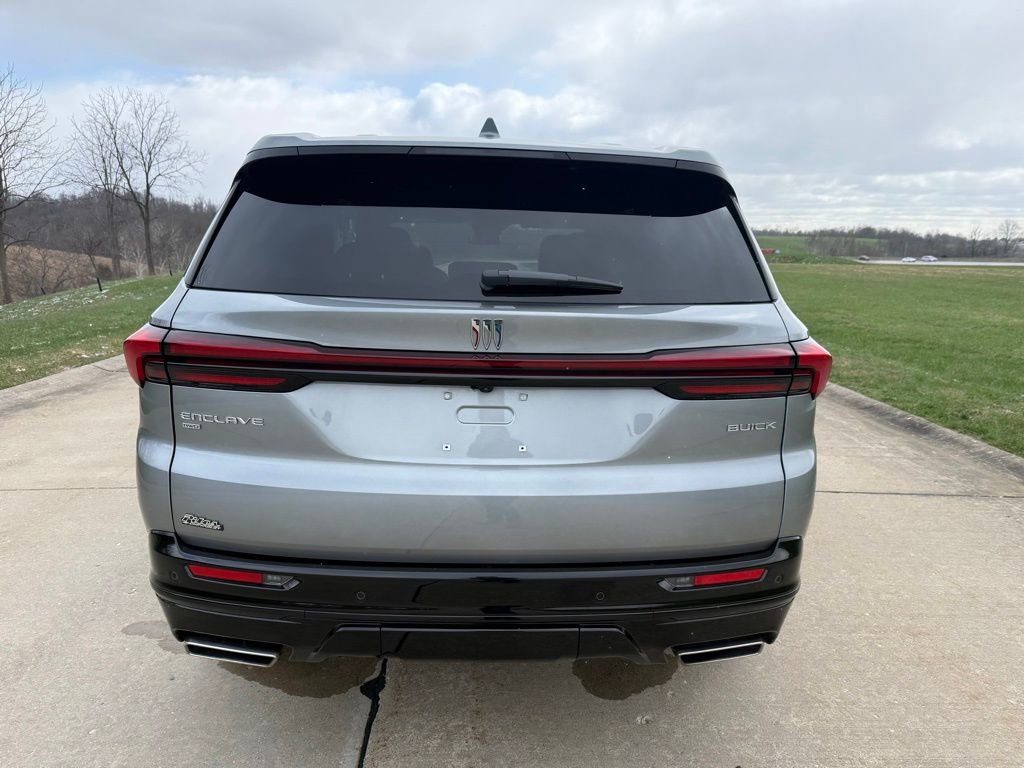Used 2025 Buick Enclave Sport Touring image 4