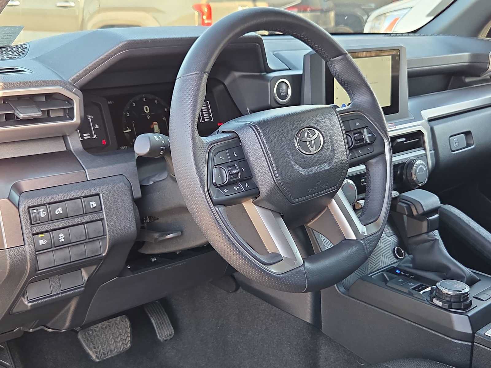 Used 2025 Toyota 4Runner SR5 AWD/4WD image 9