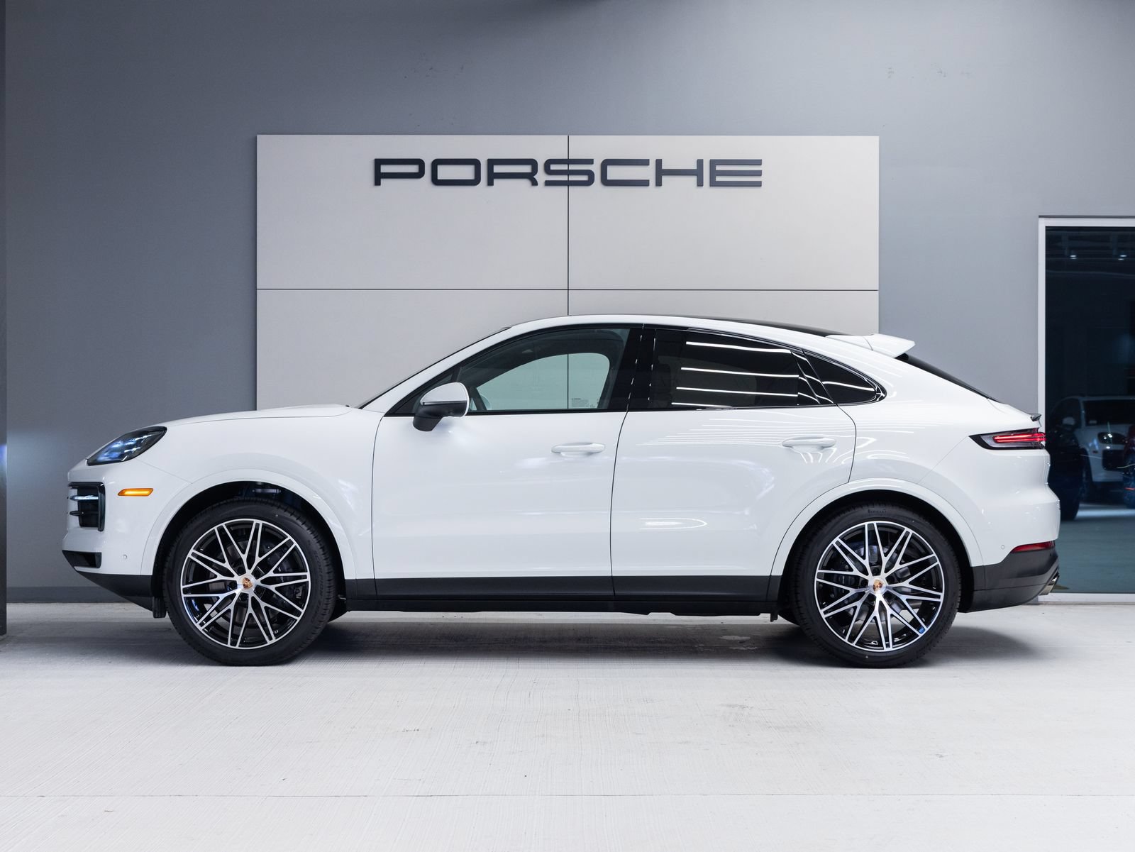 New 2026 Porsche Cayenne Coupe AWD/4WD image 2
