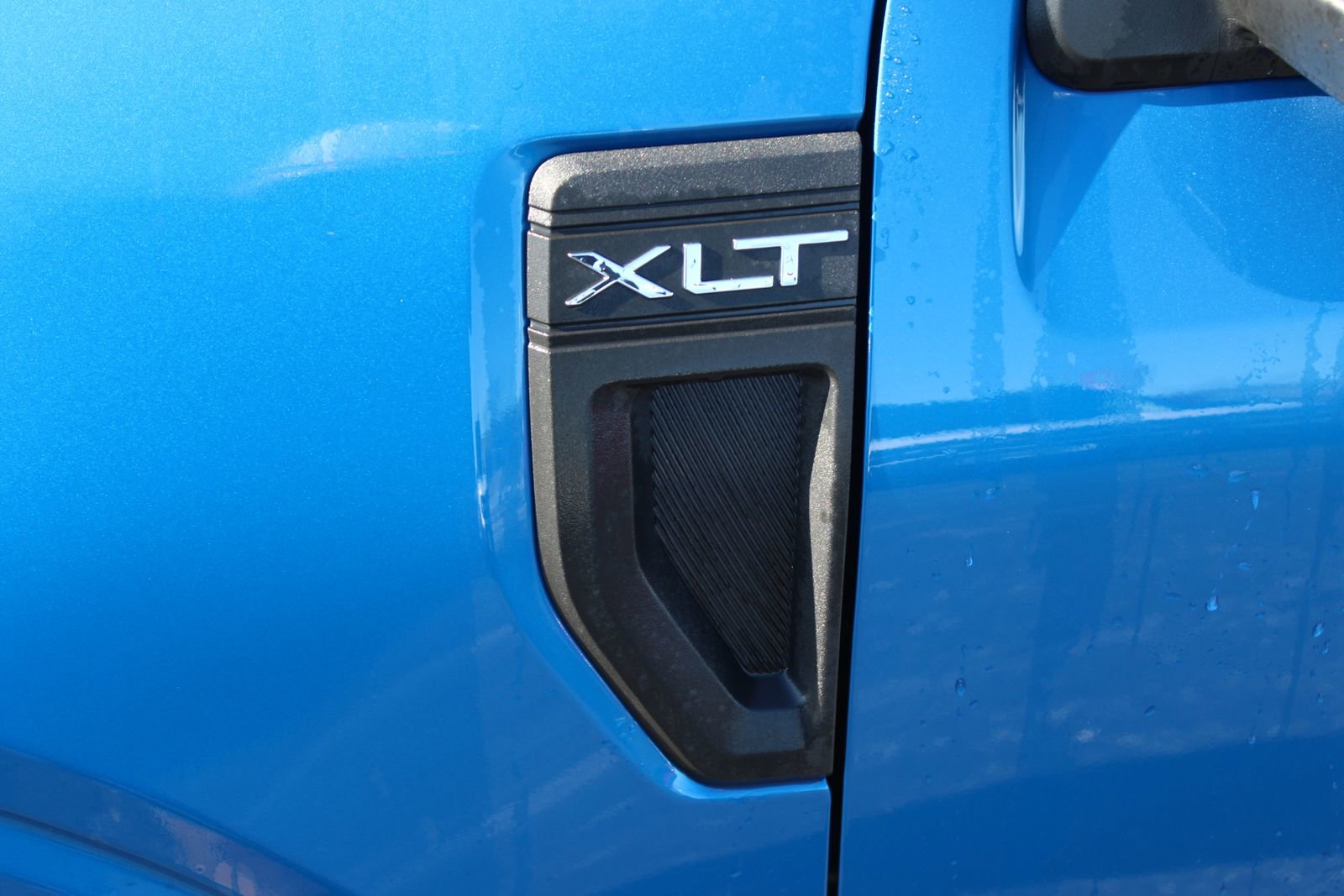 New 2025 Ford Maverick XLT w/ XLT Luxury Package image 3