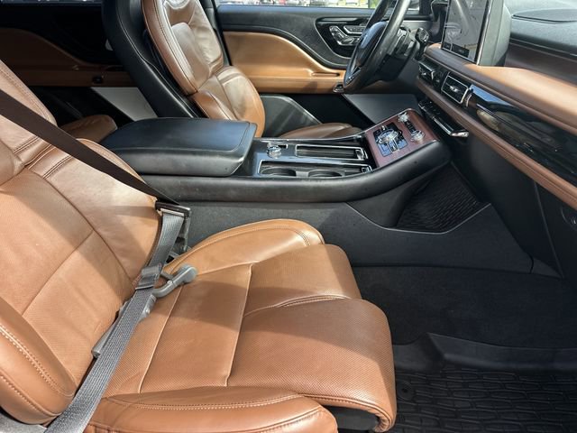 Used 2022 Lincoln Aviator Reserve w/ Equipment Group 201A image 12