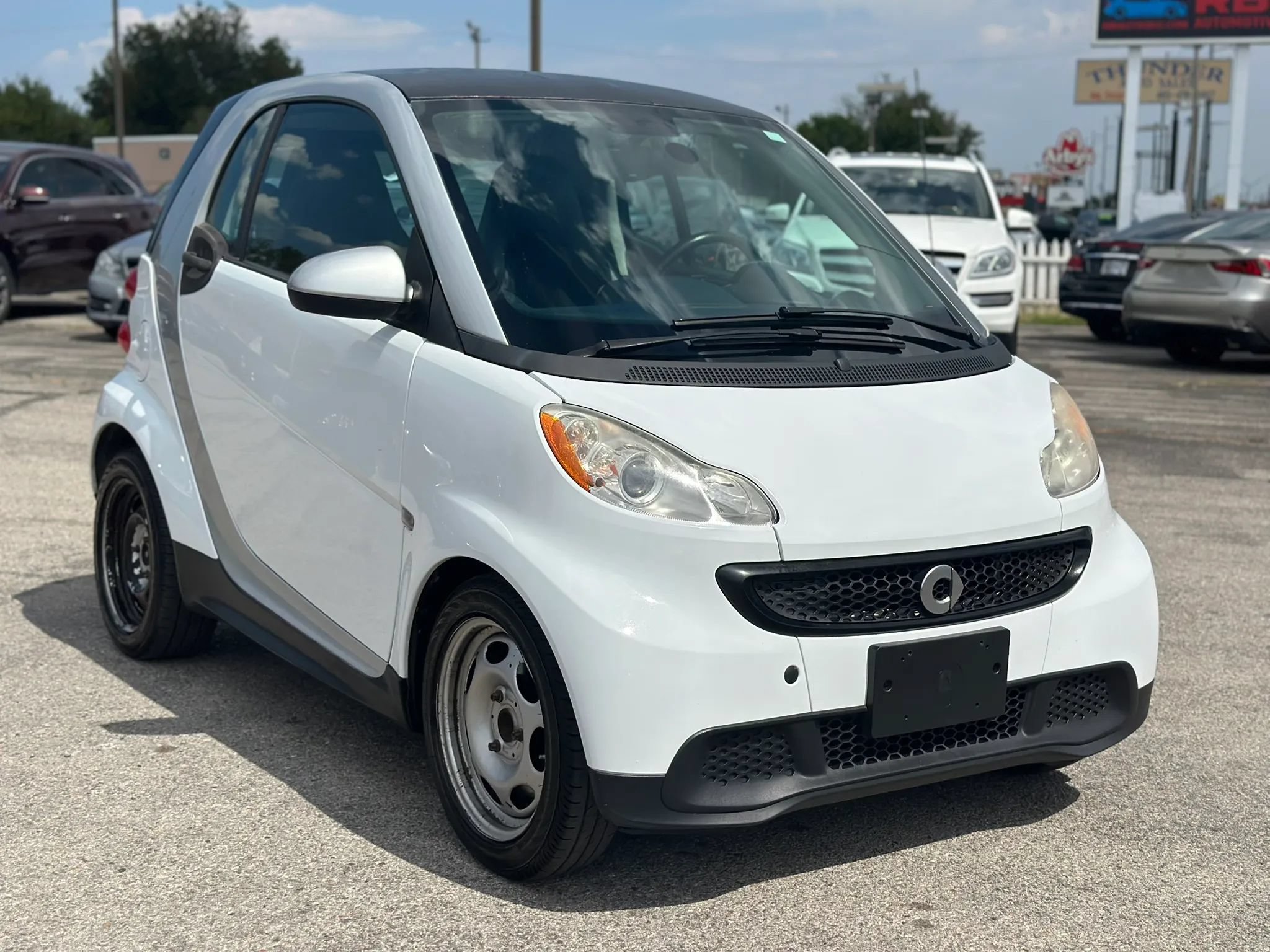 Used 2015 smart fortwo pure RWD image 4