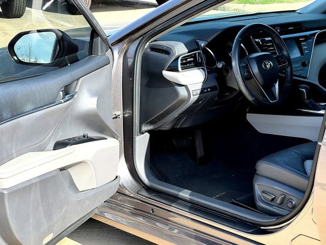 Used 2018 Toyota Camry XLE image 8