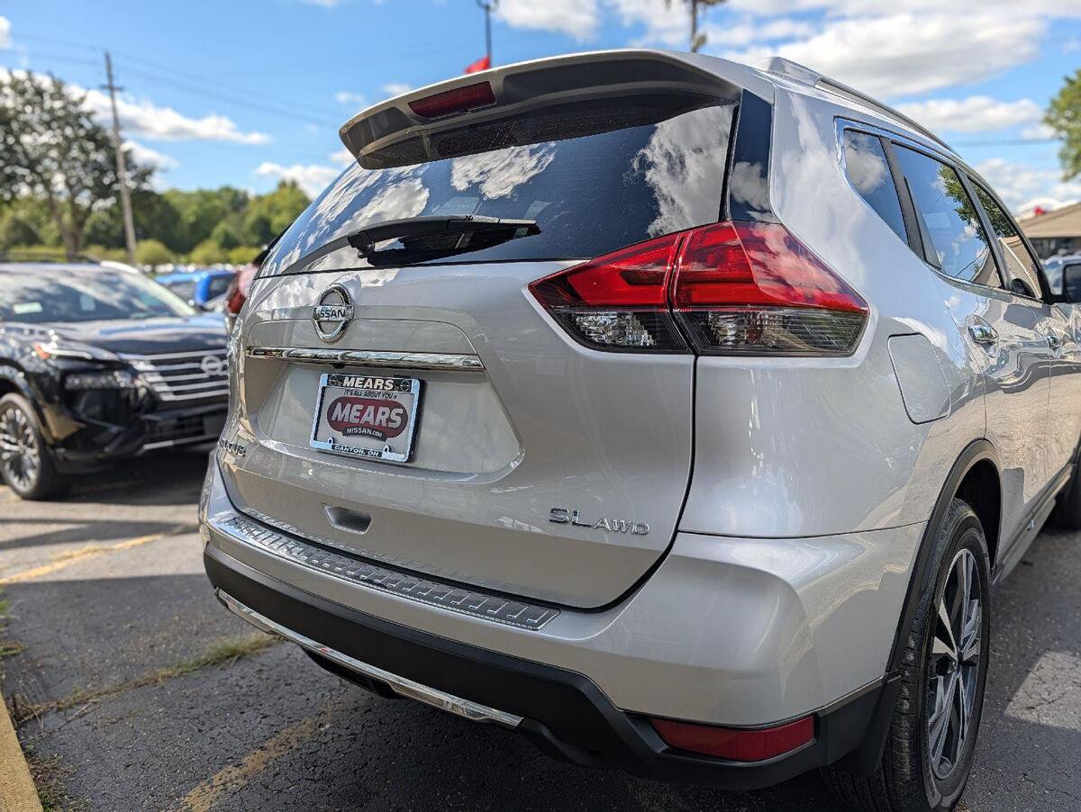 Used 2017 Nissan Rogue SL w/ SL Premium Package AWD/4WD image 17