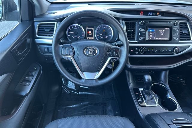 Used 2019 Toyota Highlander LE image 16