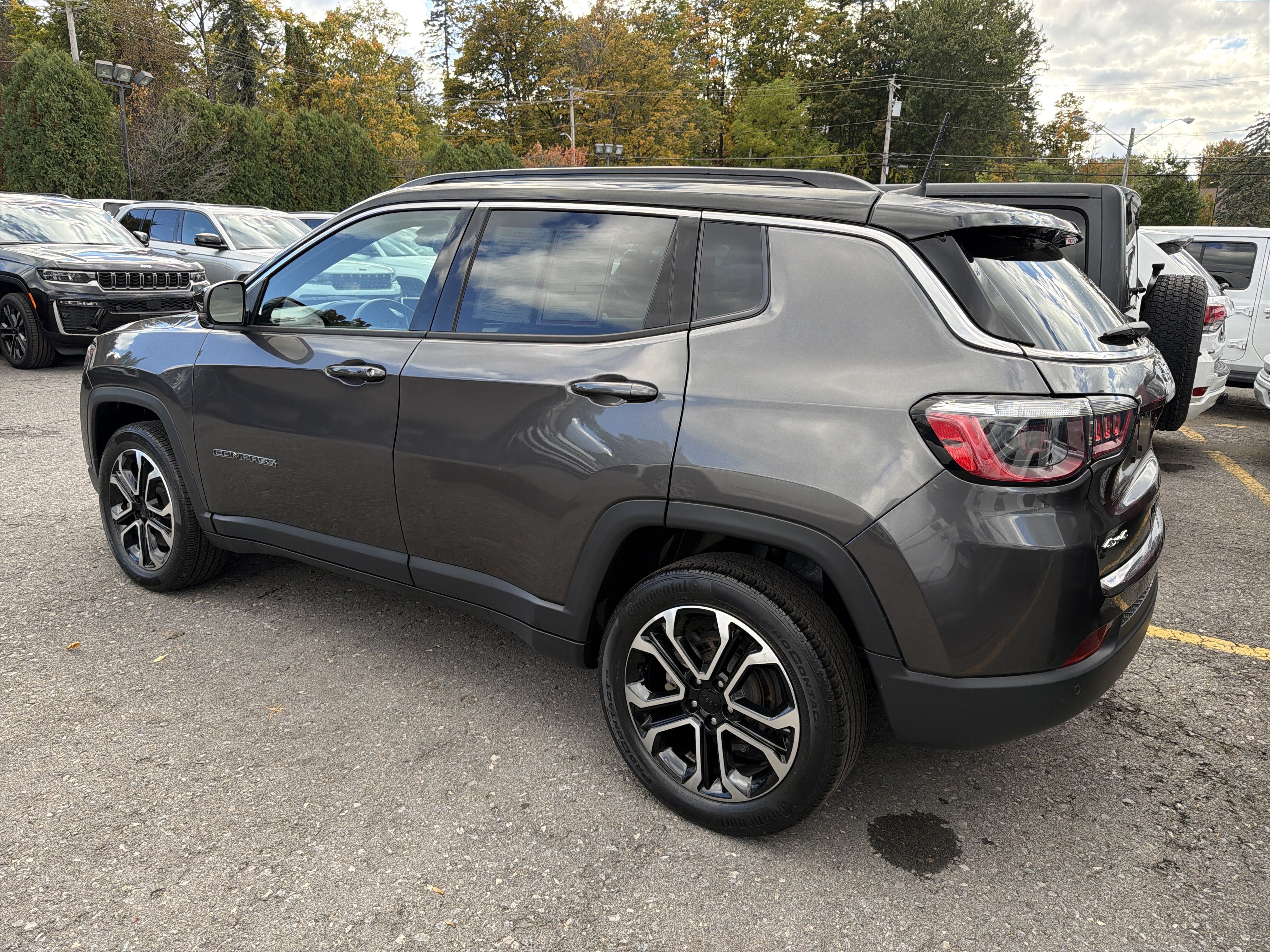 Used 2023 Jeep Compass Limited AWD/4WD image 5
