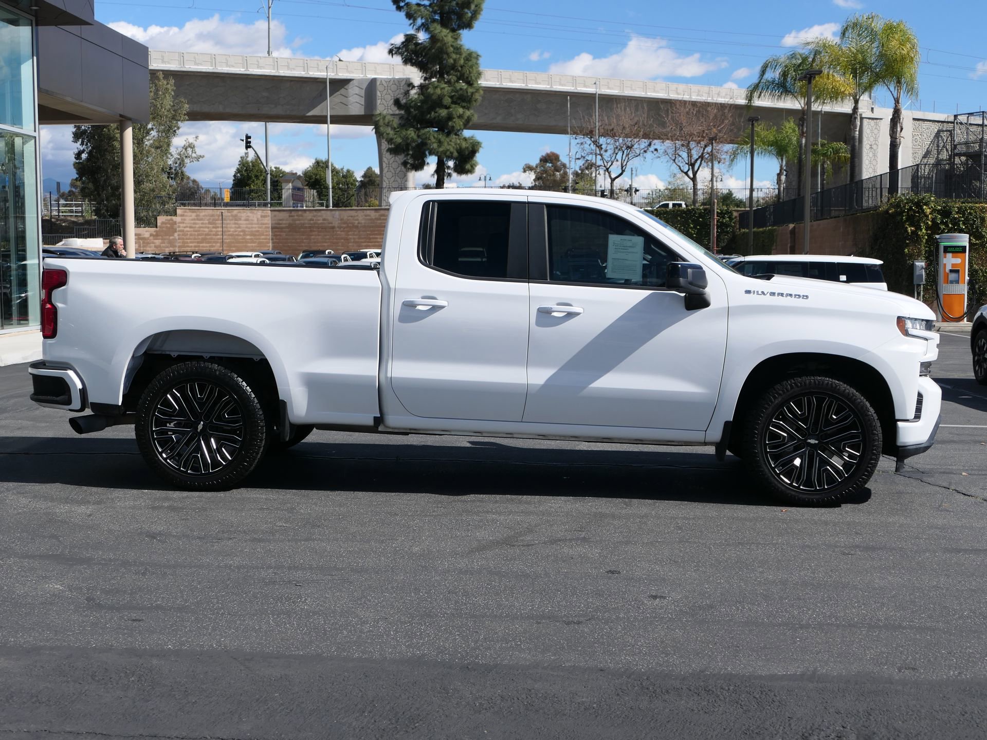 Used 2020 Chevrolet Silverado 1500 RST image 2