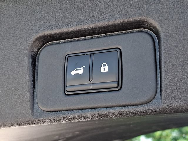 Used 2025 Nissan Rogue SV FWD image 32