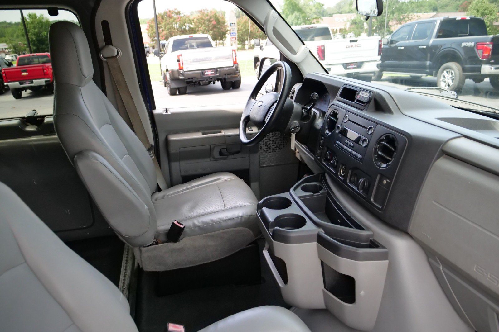 Used 2010 Ford E-250 and Econoline 250 Extended RWD image 37