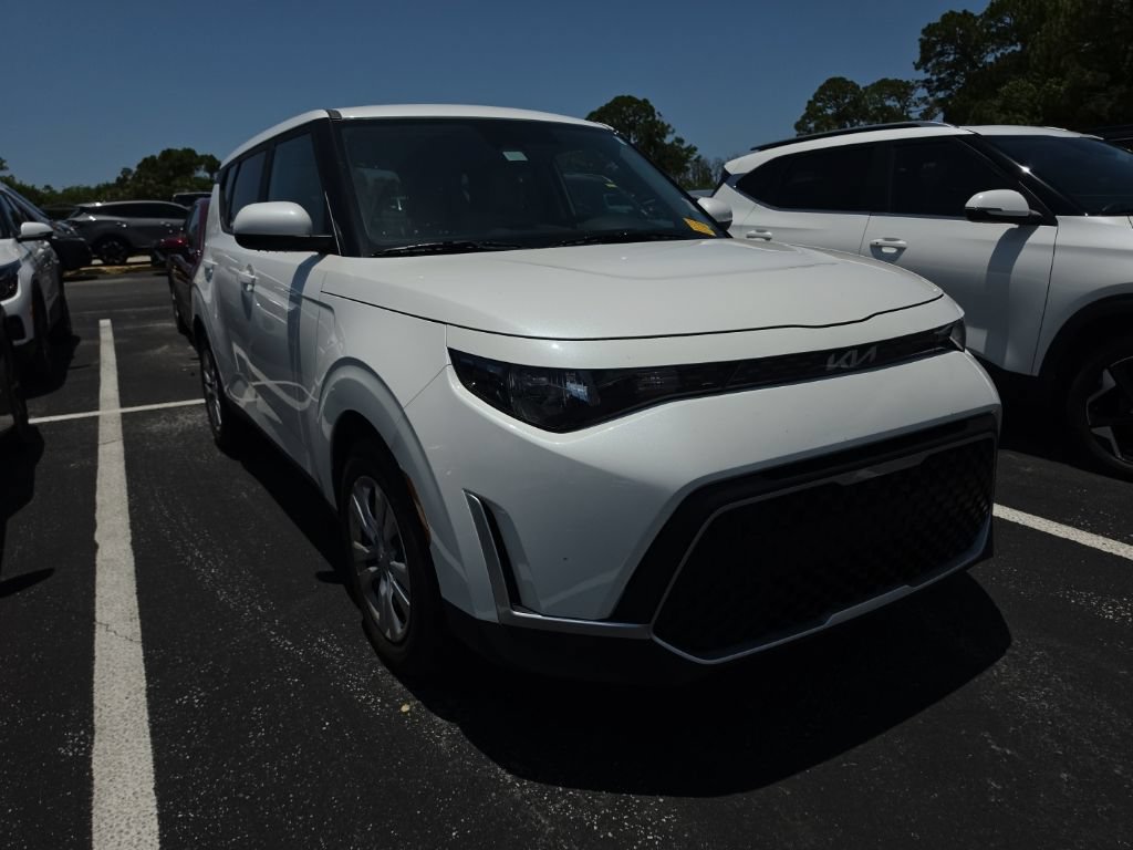 Certified 2024 Kia Soul LX FWD image 3