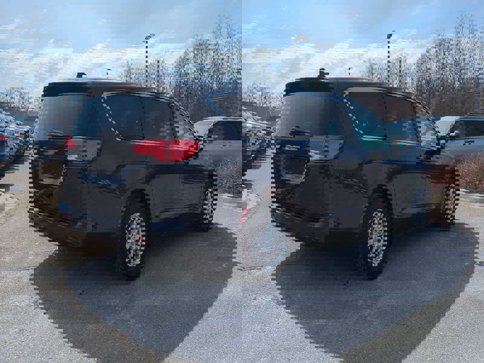 Used 2017 Chrysler Pacifica LX image 8