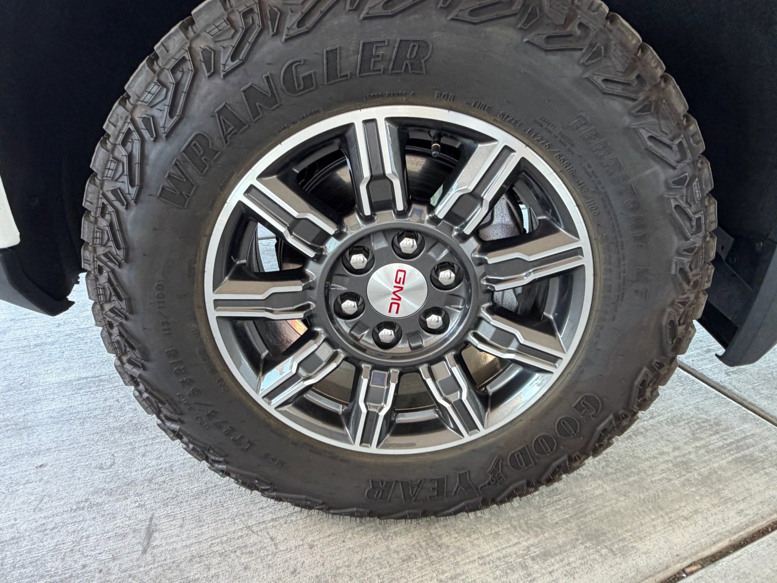Used 2025 GMC Sierra 1500 AT4 image 34