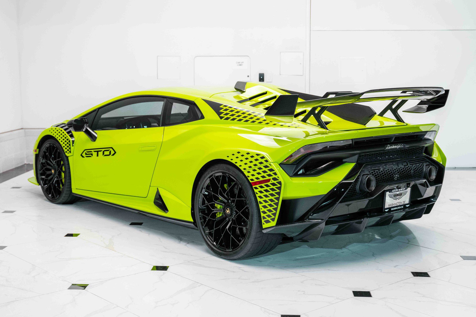 Used 2022 Lamborghini Huracan STO image 7