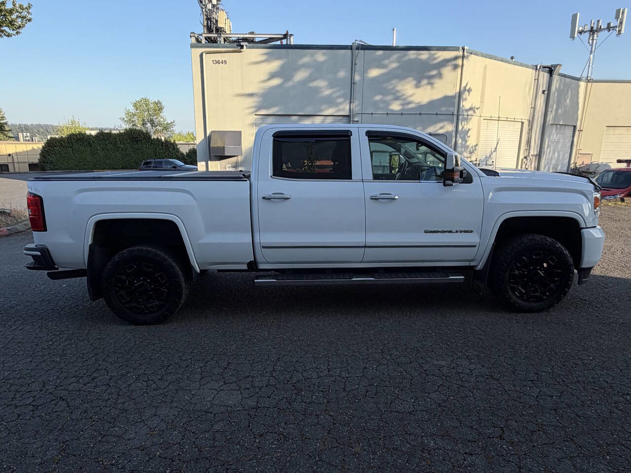 Used 2017 GMC Sierra 2500 Denali w/ Suspension Package, Off-Road AWD/4WD image 4