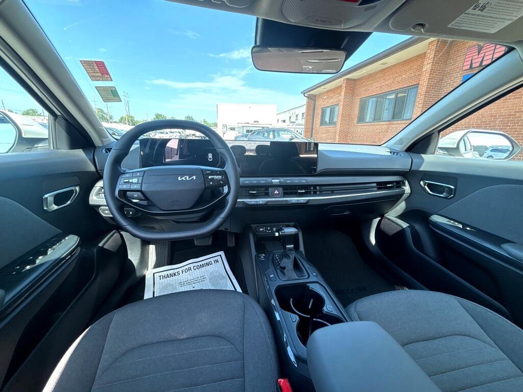 Used 2025 Kia K4 EX image 16