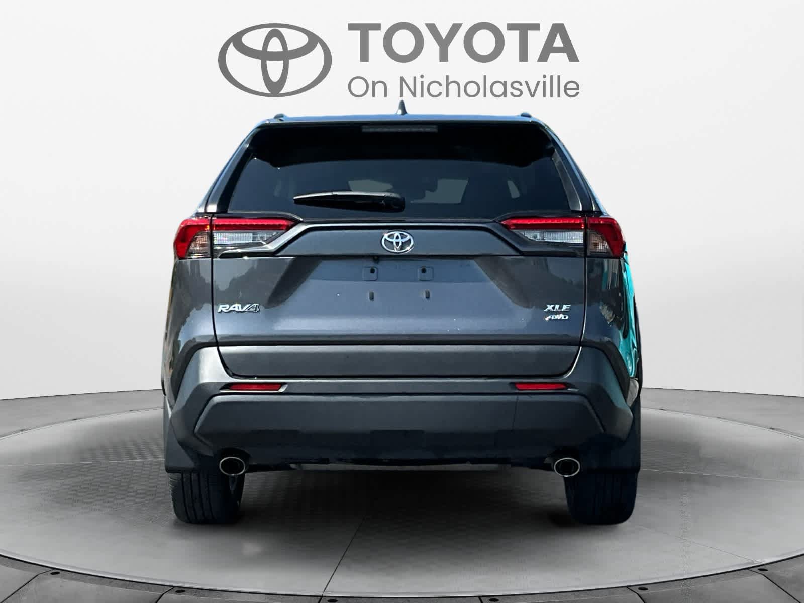 Used 2023 Toyota RAV4 XLE Premium AWD/4WD image 4
