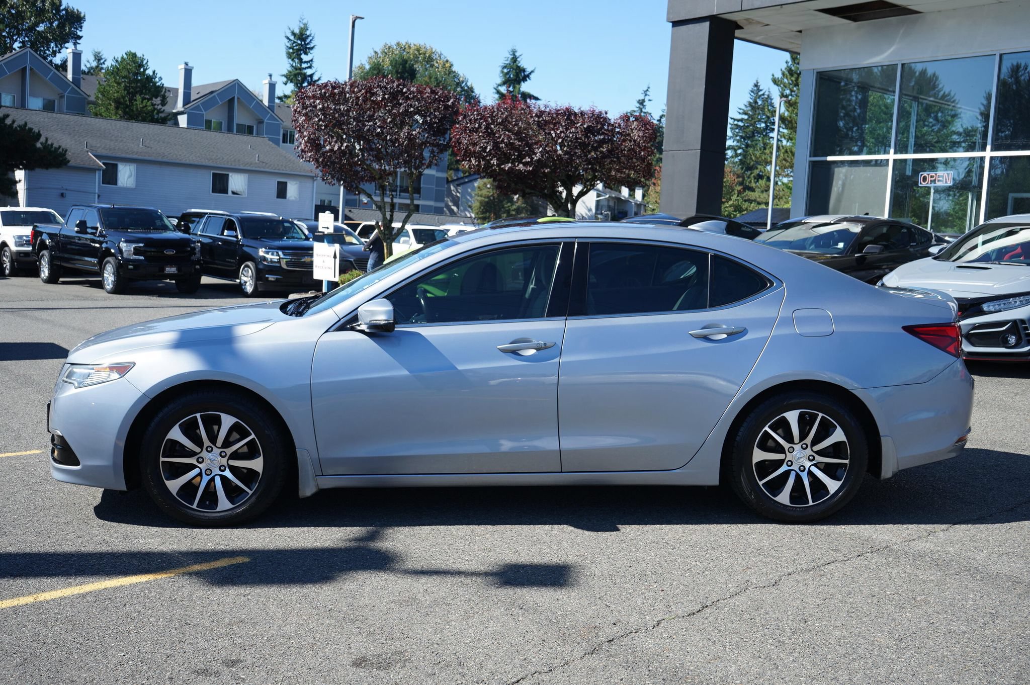 Used 2015 Acura TLX FWD image 2