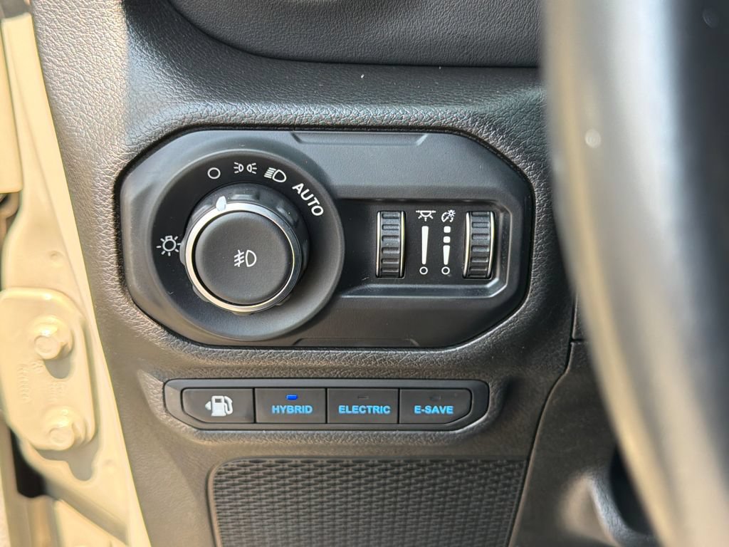 Used 2022 Jeep Wrangler Unlimited Sahara AWD/4WD image 20