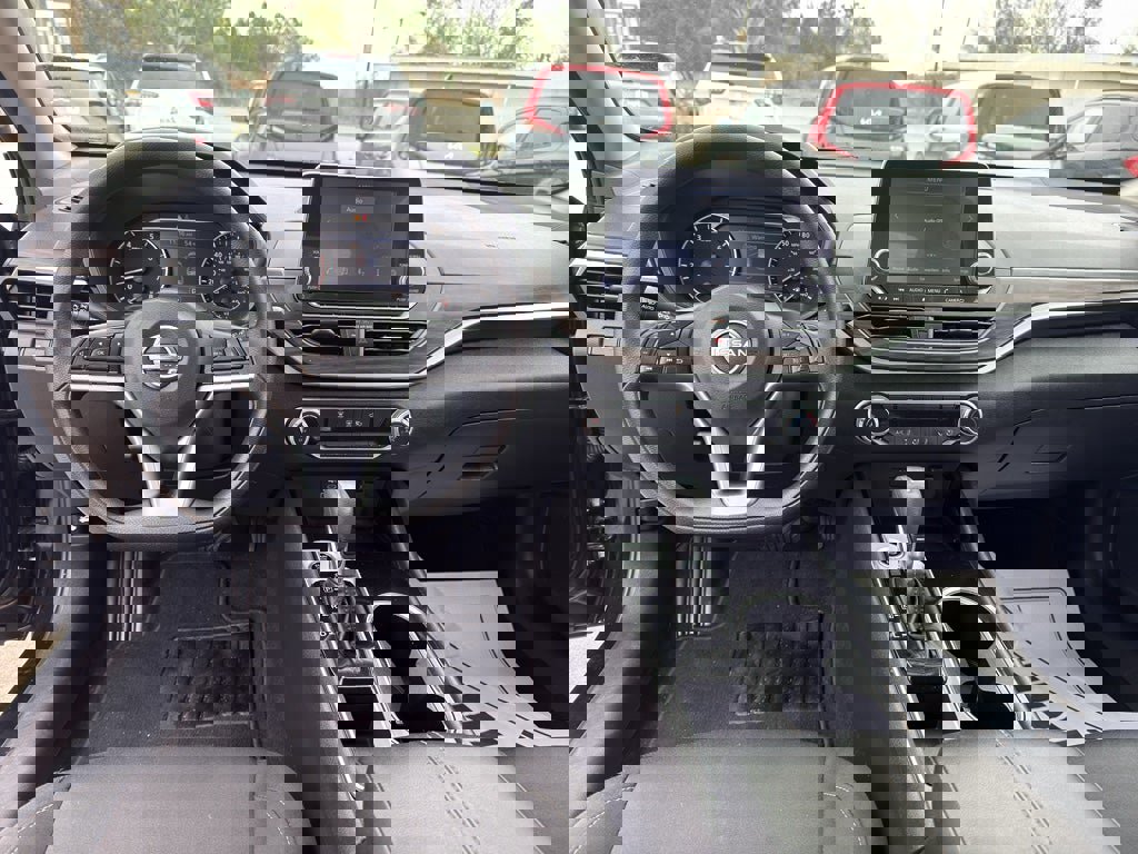 Used 2024 Nissan Altima 2.5 SV image 22