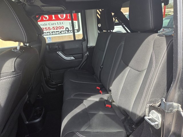 Used 2016 Jeep Wrangler Unlimited Sahara w/ Connectivity Group image 10