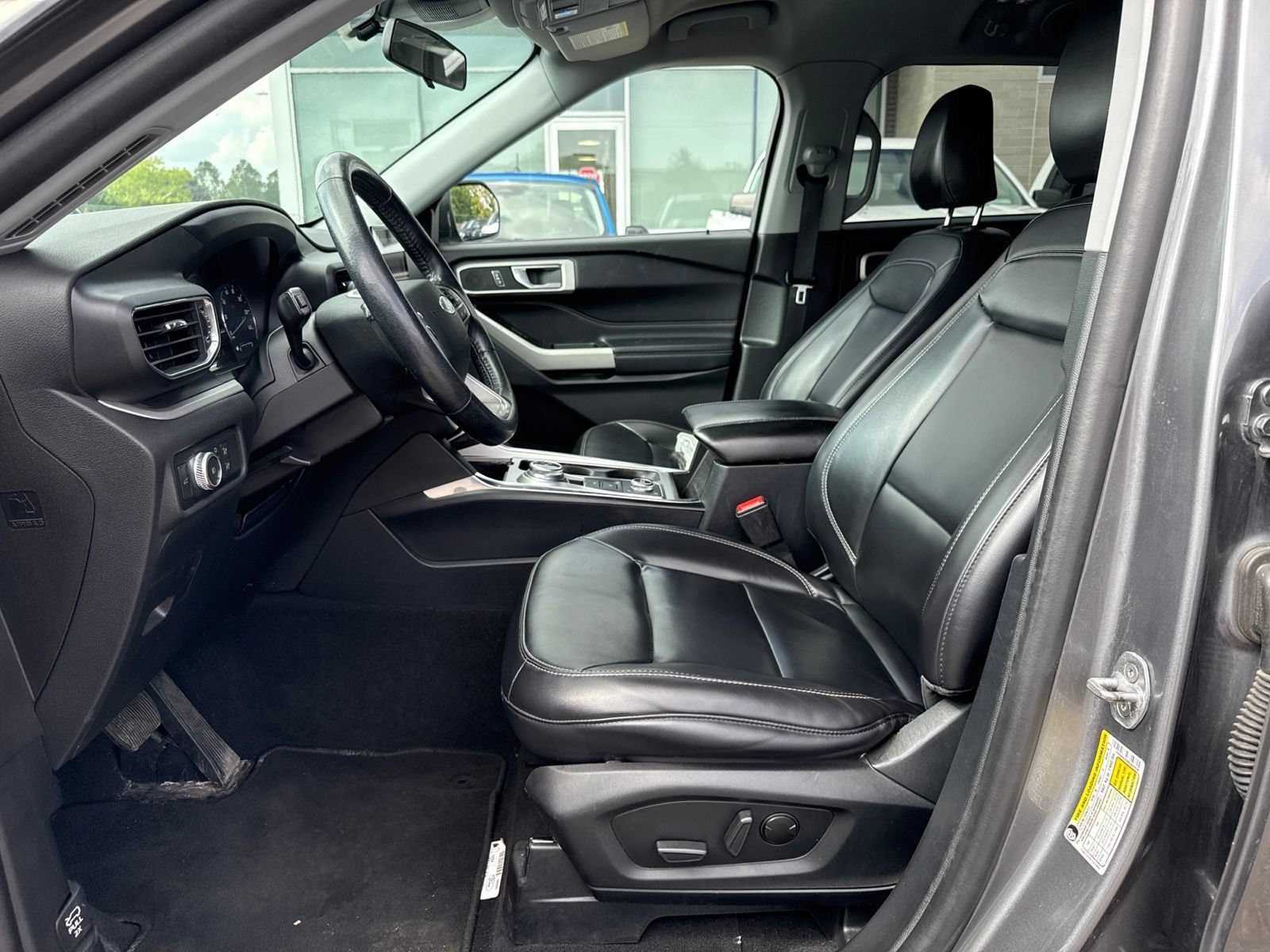 Used 2021 Ford Explorer XLT w/ Equipment Group 202A AWD/4WD image 14