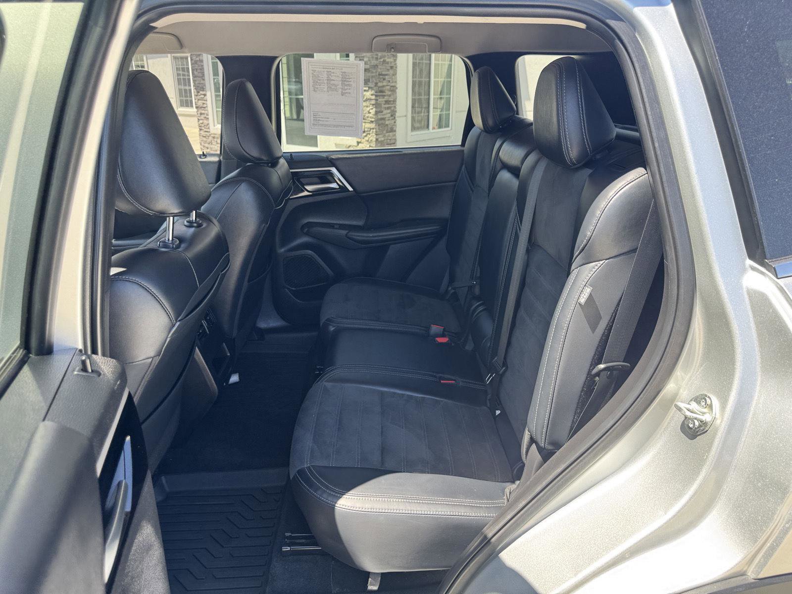 Used 2024 Mitsubishi Outlander SE Black Edition image 17