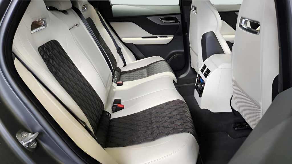 Used 2020 Jaguar F-PACE SVR image 22