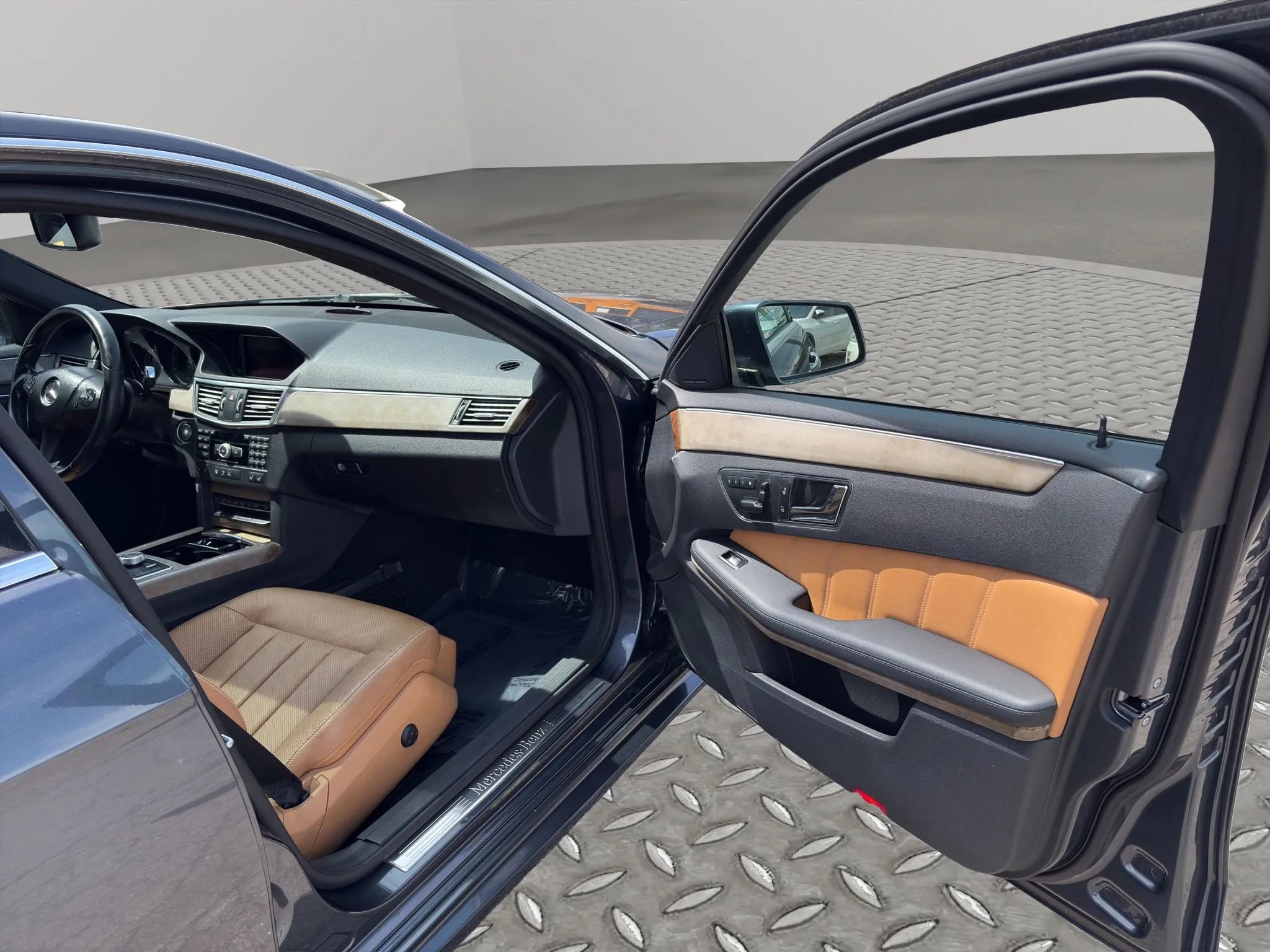 Used 2011 Mercedes-Benz E 550 Sedan image 26