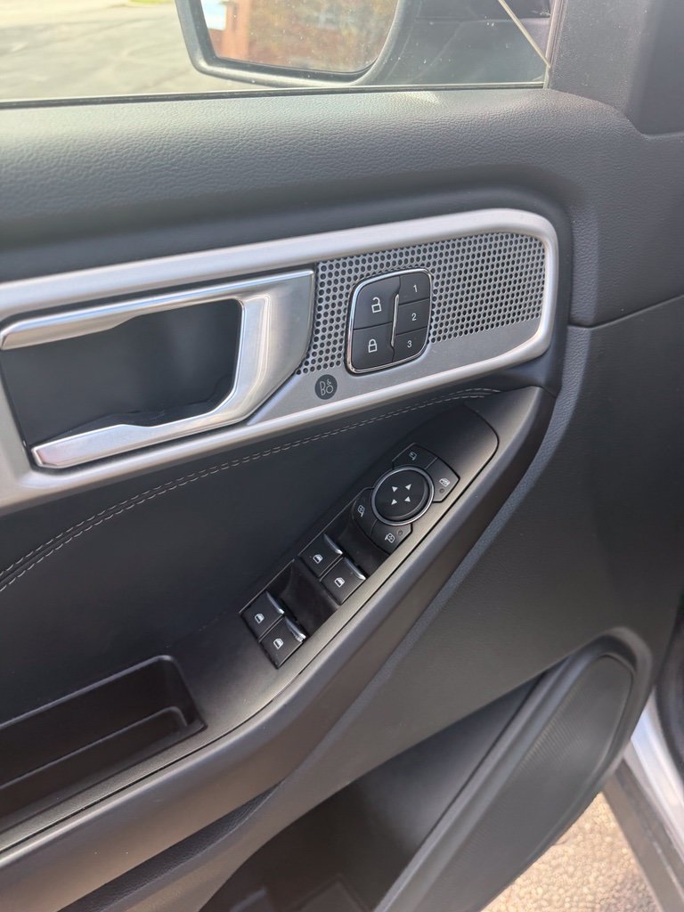 Used 2020 Ford Explorer Limited AWD/4WD image 18
