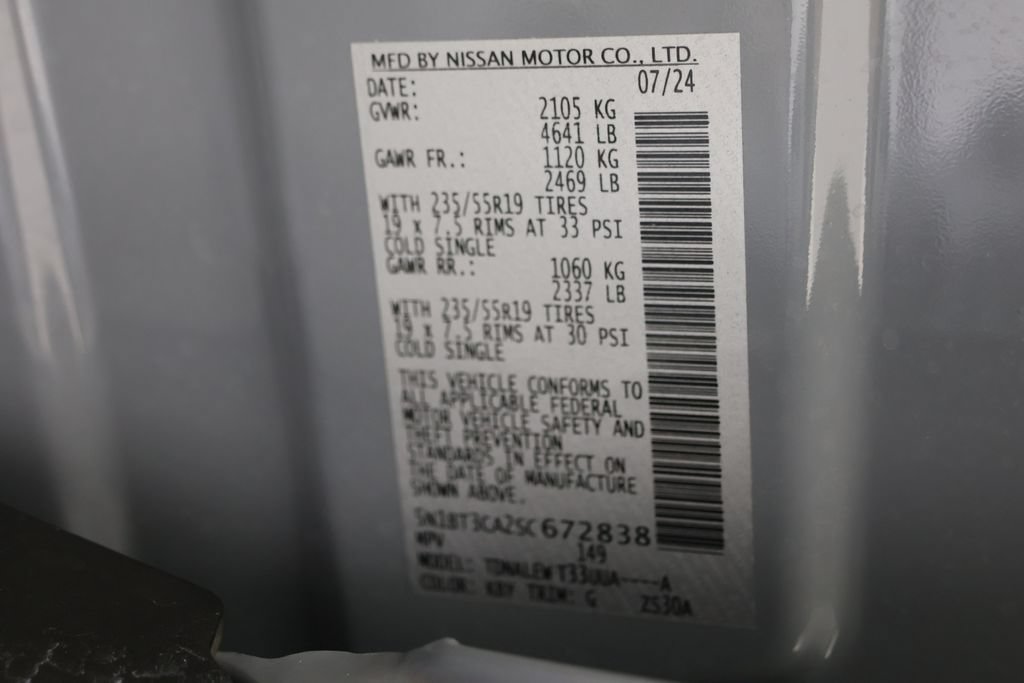 Used 2025 Nissan Rogue SL FWD image 28