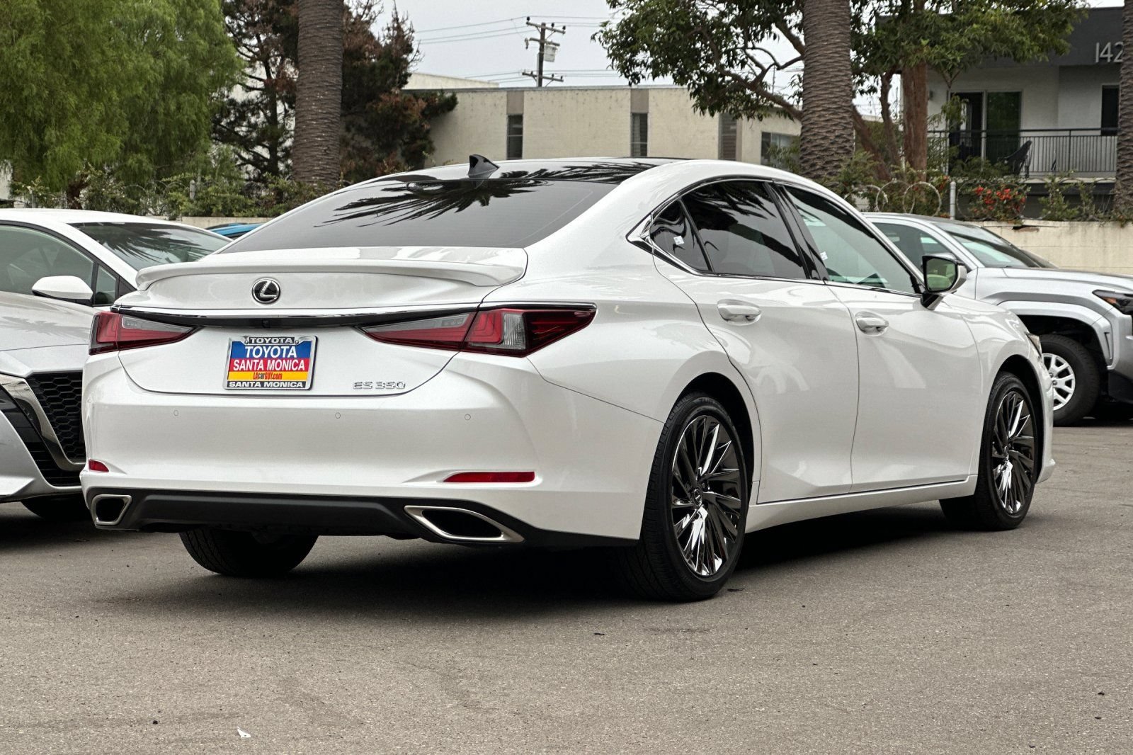Used 2024 Lexus ES 350 w/ Accessory Package (Z1) FWD image 4