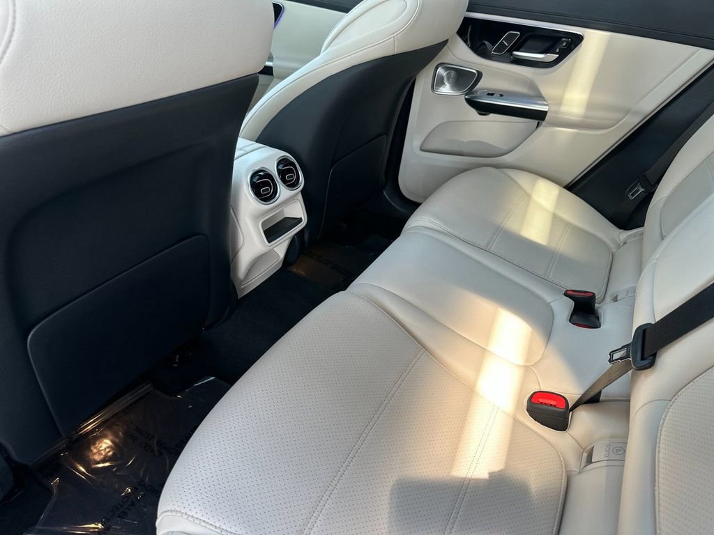 Used 2024 Mercedes-Benz GLC 300 image 11