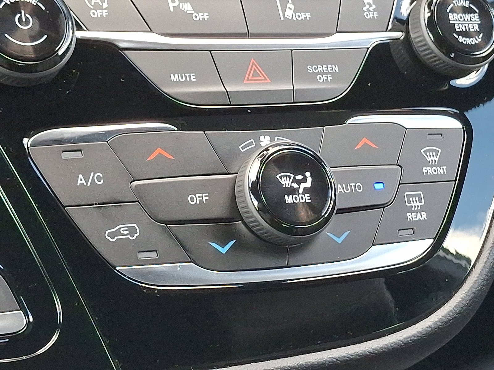 New 2026 Chrysler Voyager LX image 12