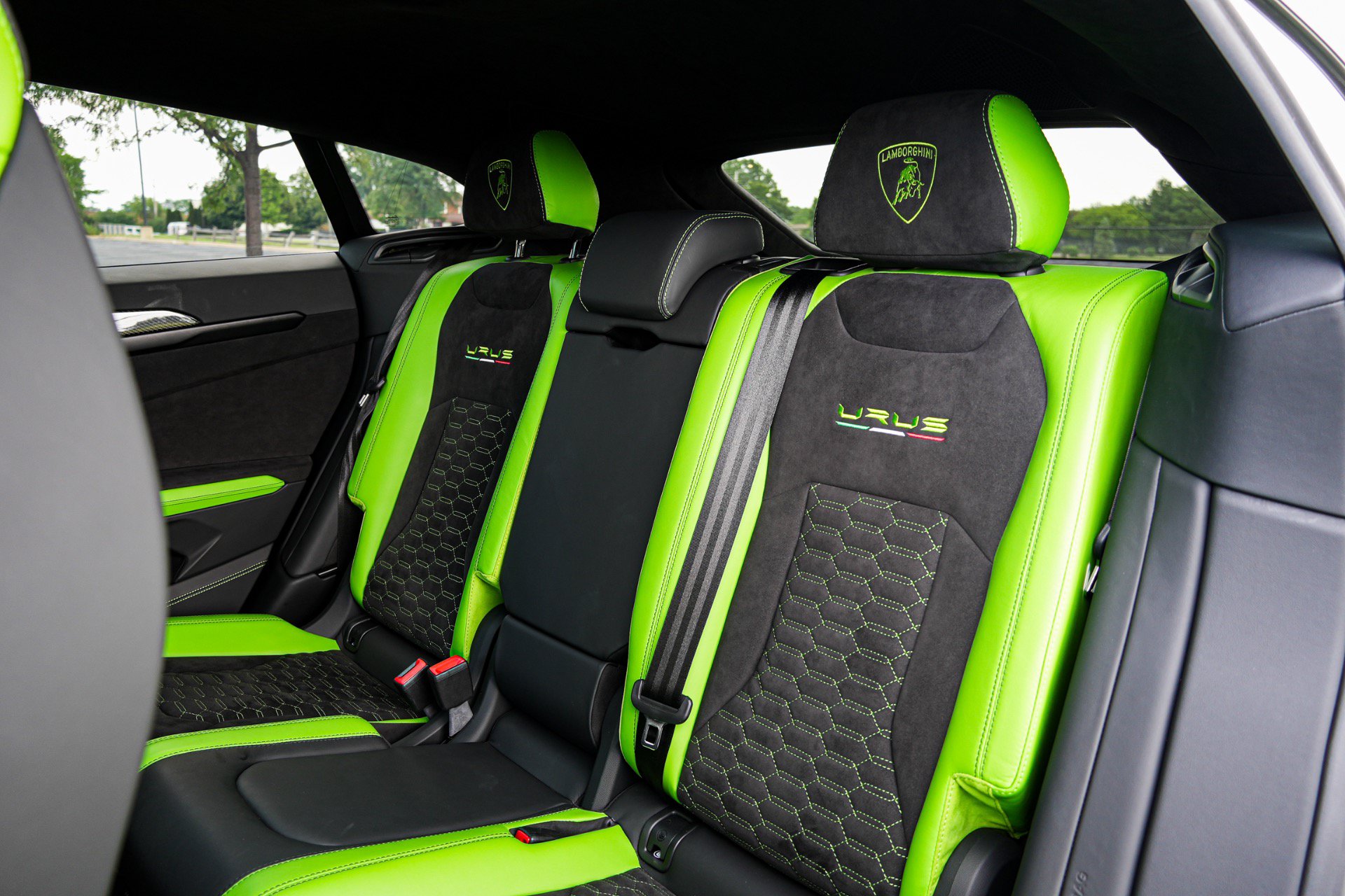 Used 2021 Lamborghini Urus AWD/4WD image 29
