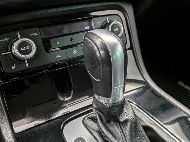 Used 2017 Volkswagen Touareg Sport image 28