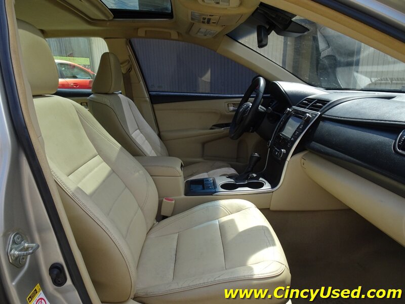 Used 2017 Toyota Camry XLE w/ Moonroof Package FWD image 16