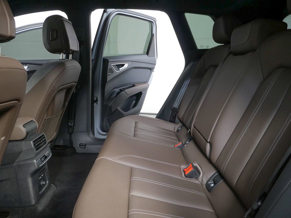 Used 2025 Audi Q4 e-tron Premium Plus w/ Premium Plus image 16