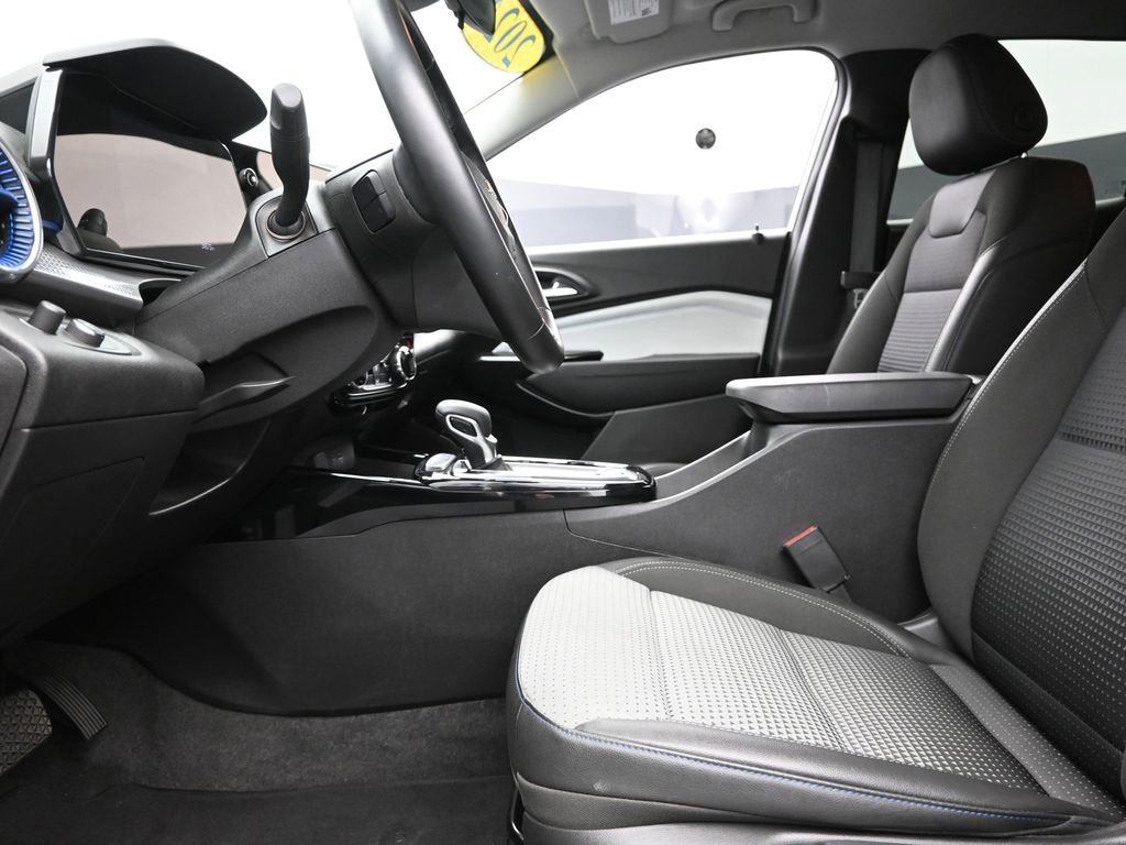 Certified 2024 Chevrolet Trax LT w/ Driver Confidence Package image 14