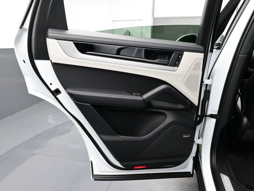 New 2026 Porsche Cayenne E-Hybrid Coupe AWD/4WD image 13