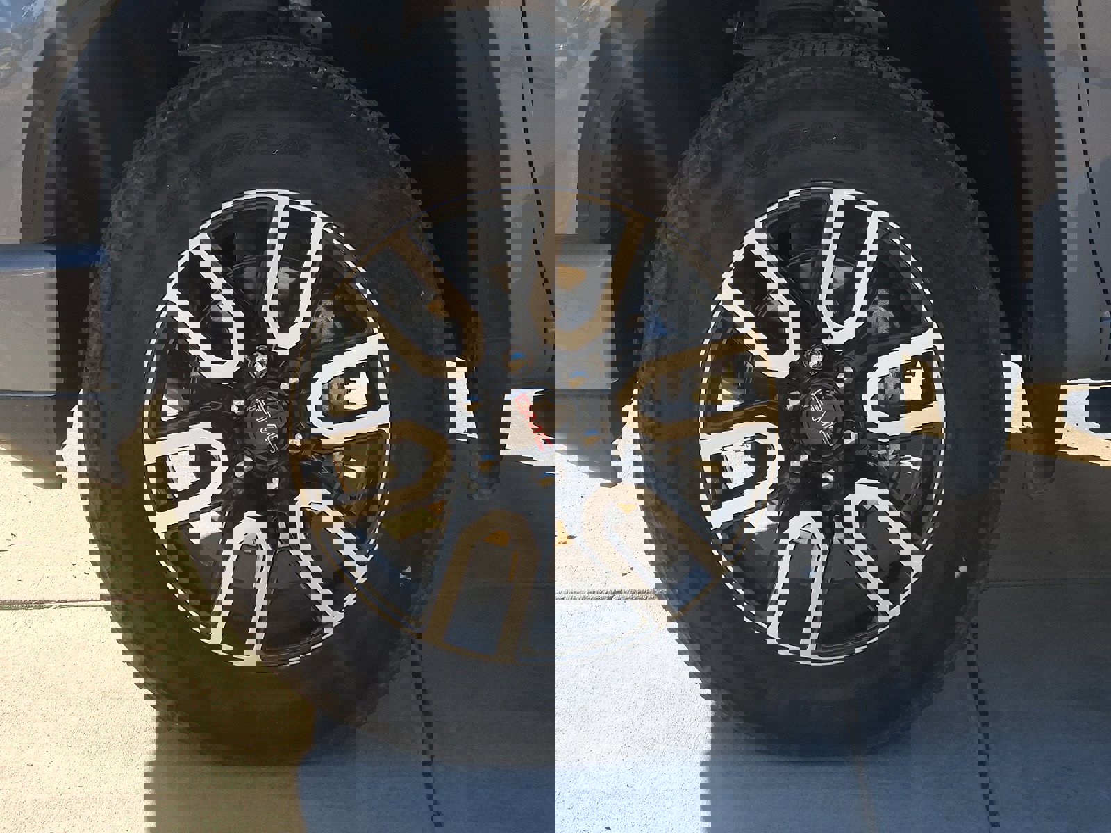 Used 2024 GMC Sierra 1500 AT4 w/ Technology Package image 9