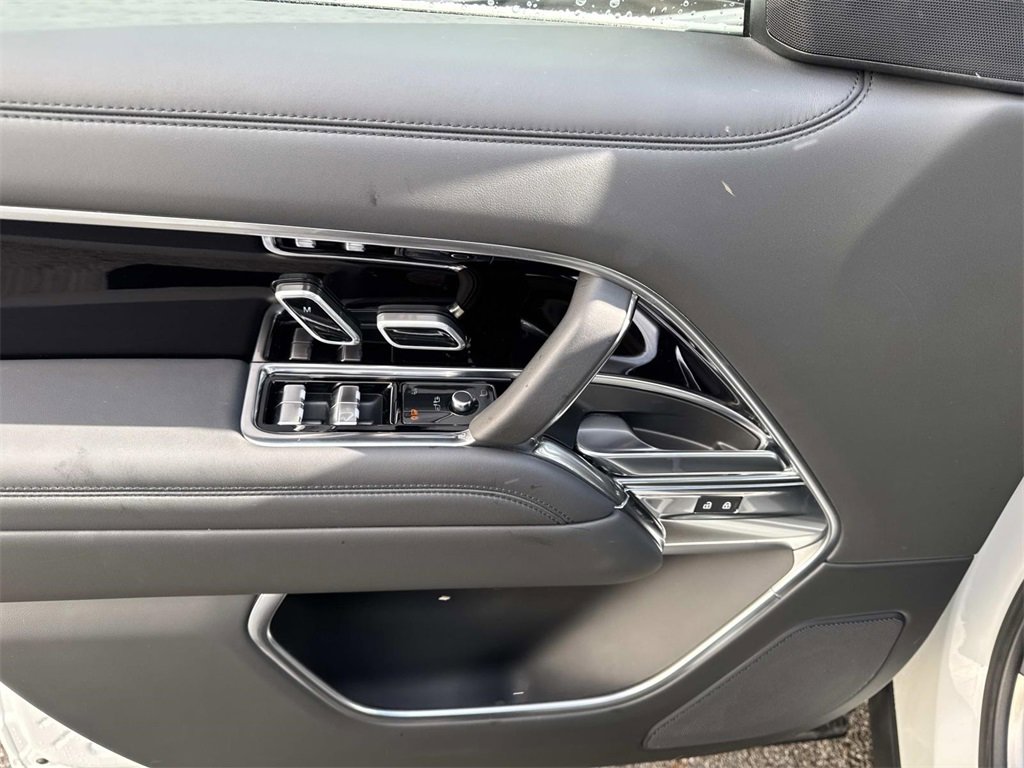 Used 2023 Land Rover Range Rover SE image 19