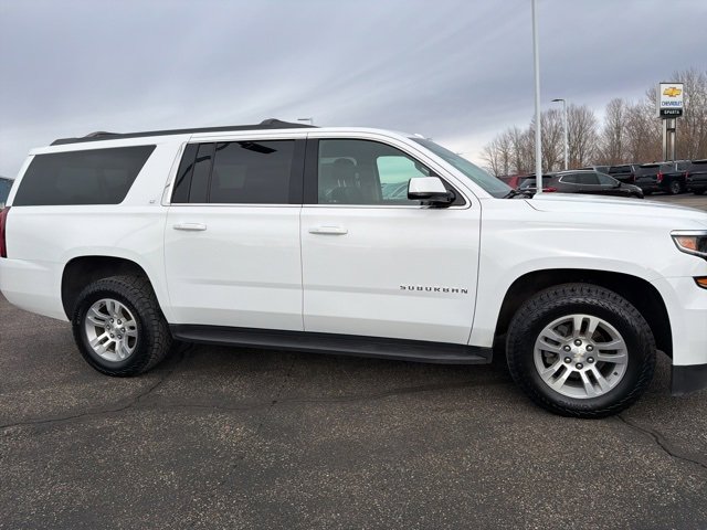 Used 2018 Chevrolet Suburban LT w/ Luxury Package image 2