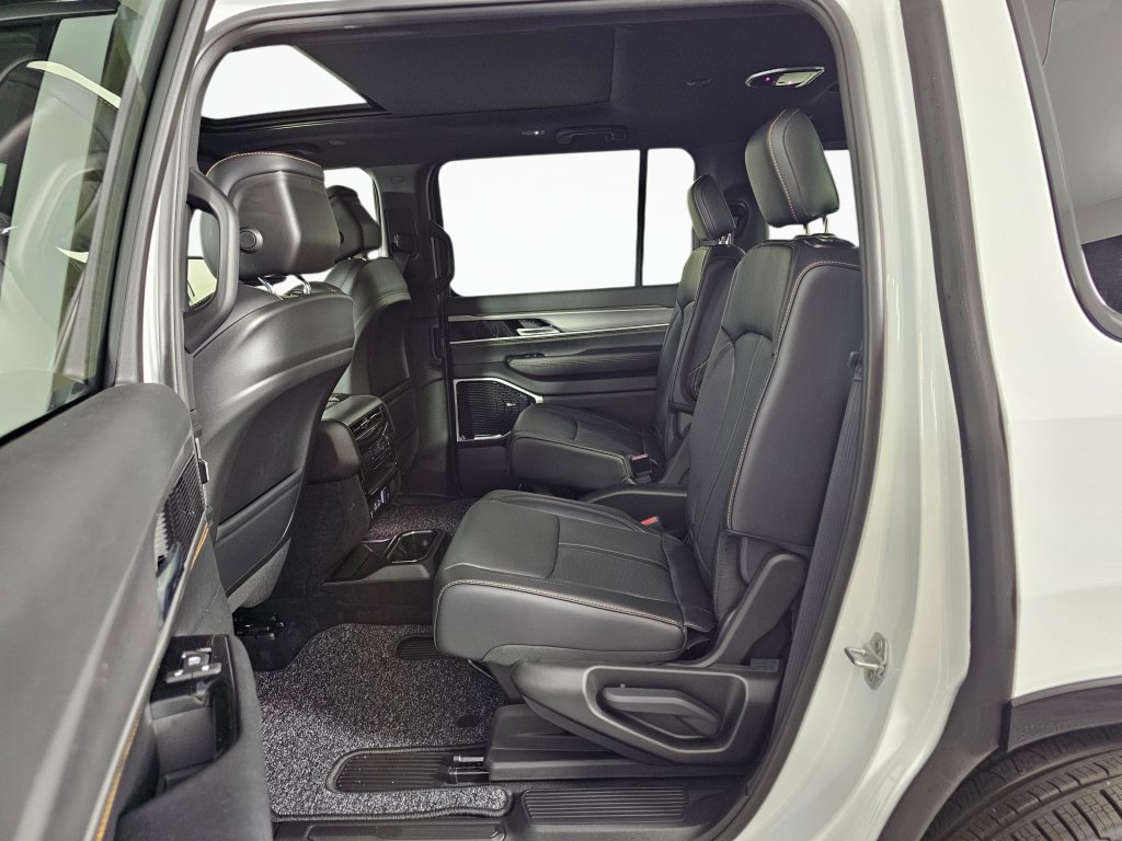 New 2026 Jeep Grand Wagoneer 4WD image 36