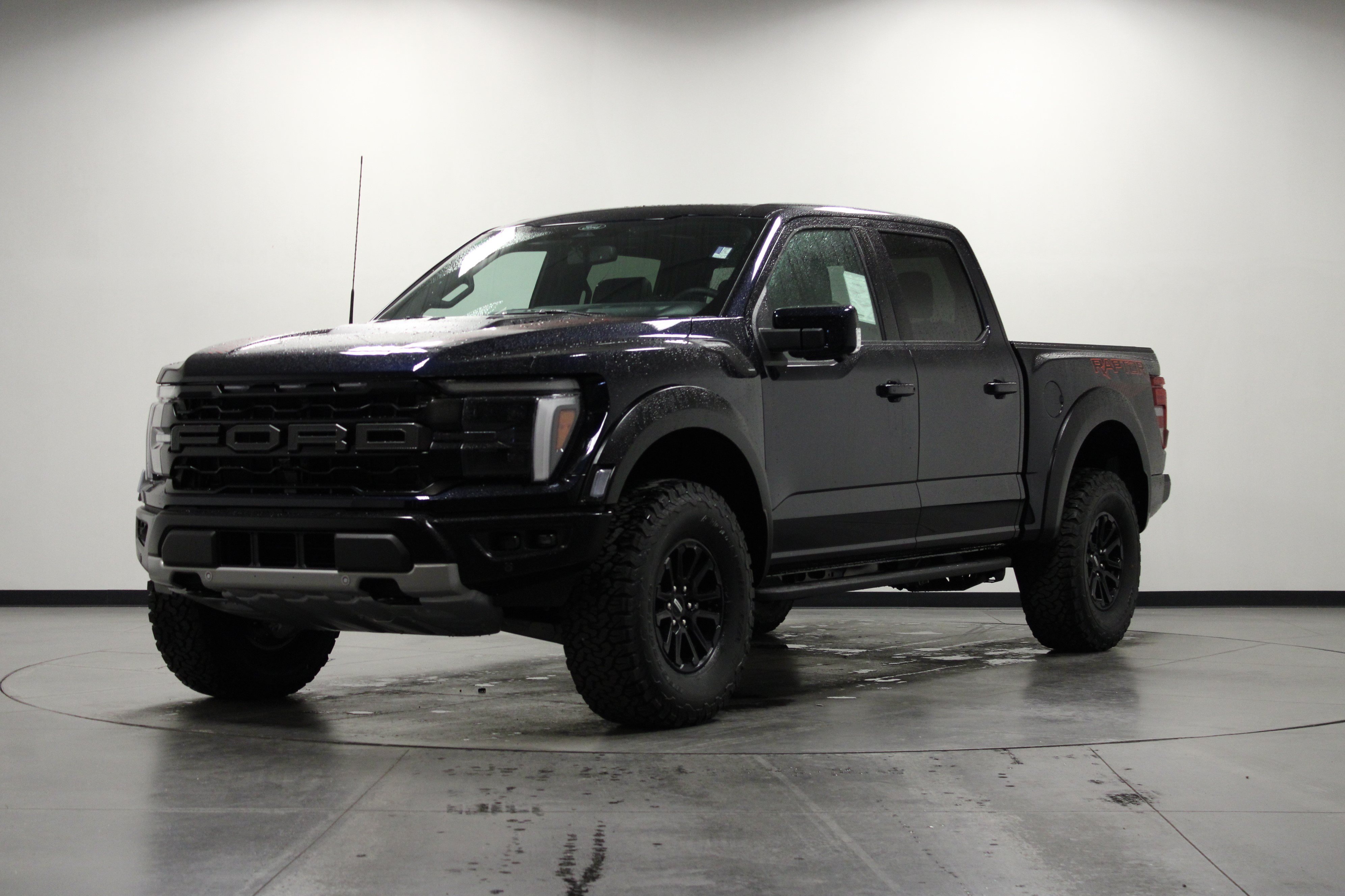 Used 2025 Ford F150 Raptor AWD/4WD image 8