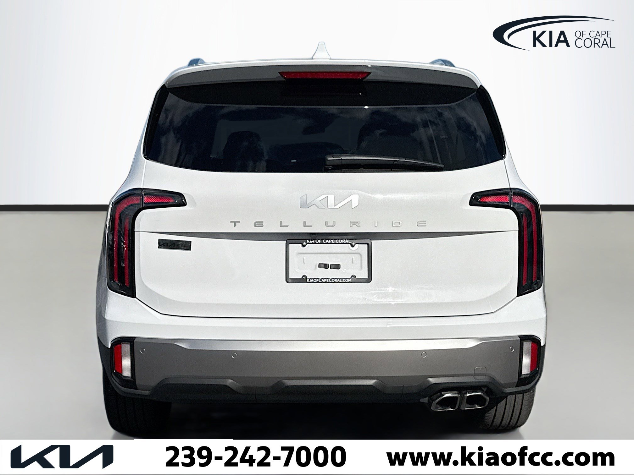 Used 2025 Kia Telluride EX w/ EX Captain's Chair Package image 4