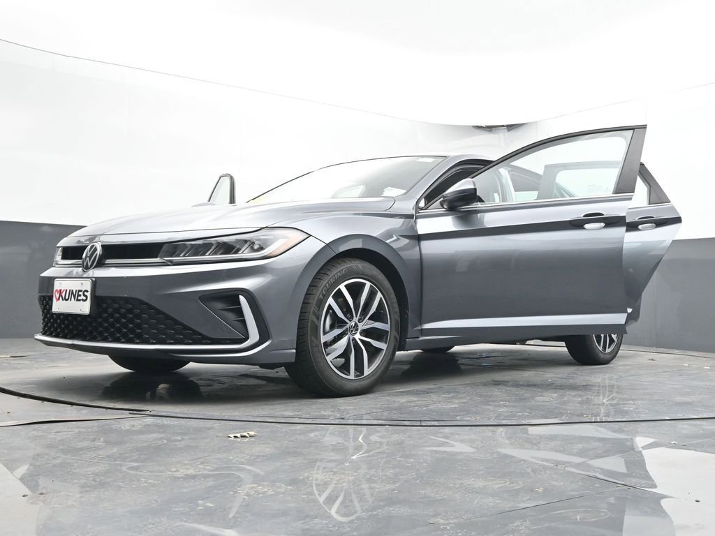 Used 2025 Volkswagen Jetta SE image 64